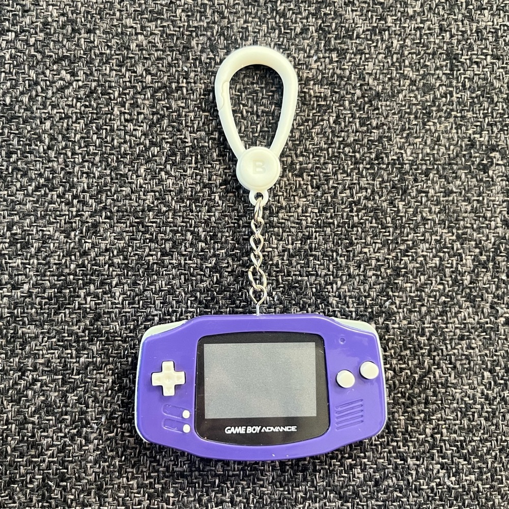 •Nintendo Gameboy Advance Keychain / Hanger•